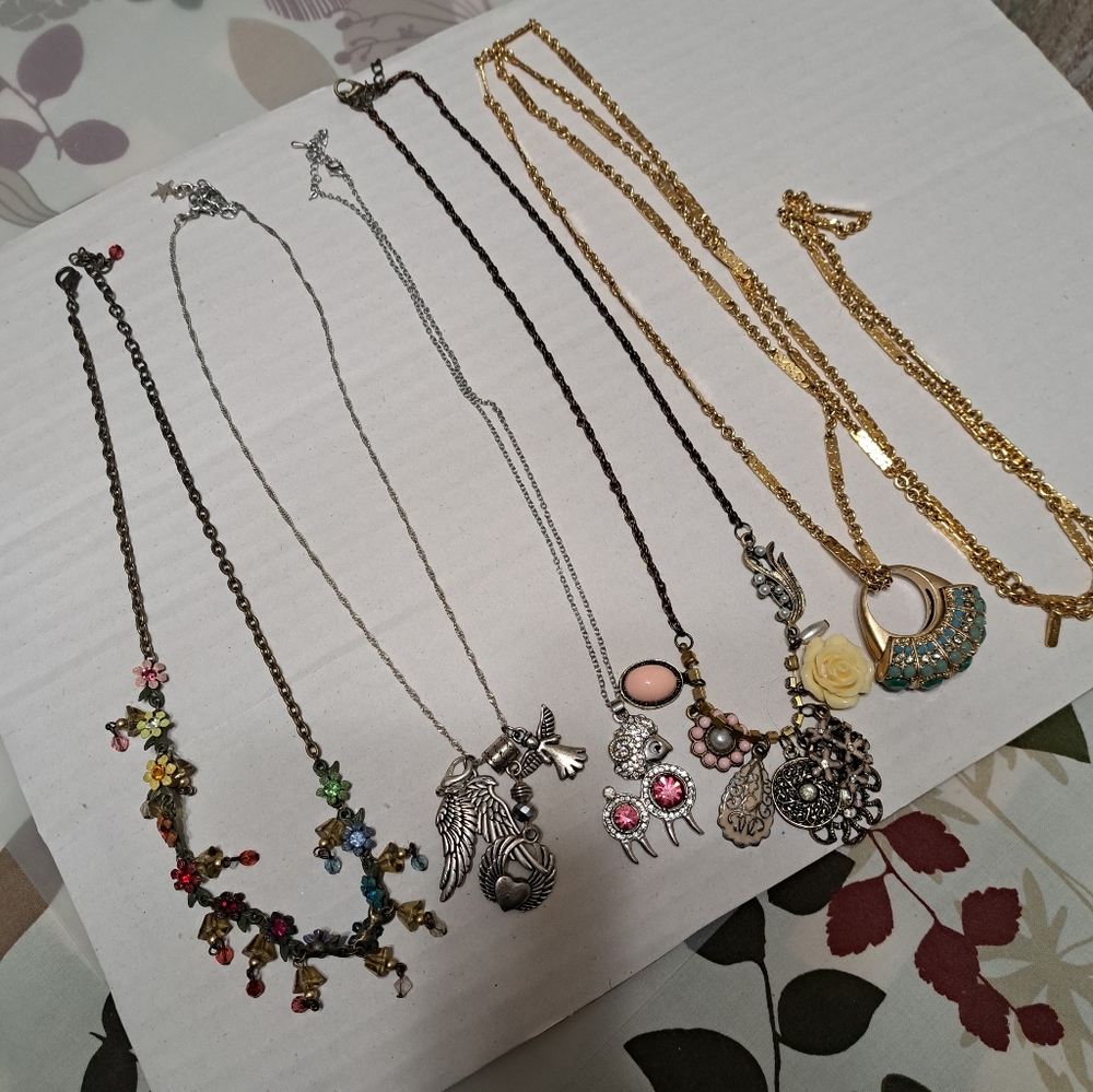 Pretty Costume Jewelry Necklace Lot